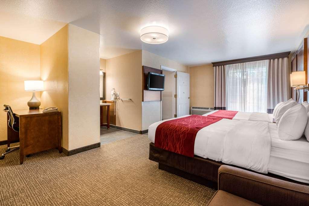 Comfort Near I-5 Hotel 2*