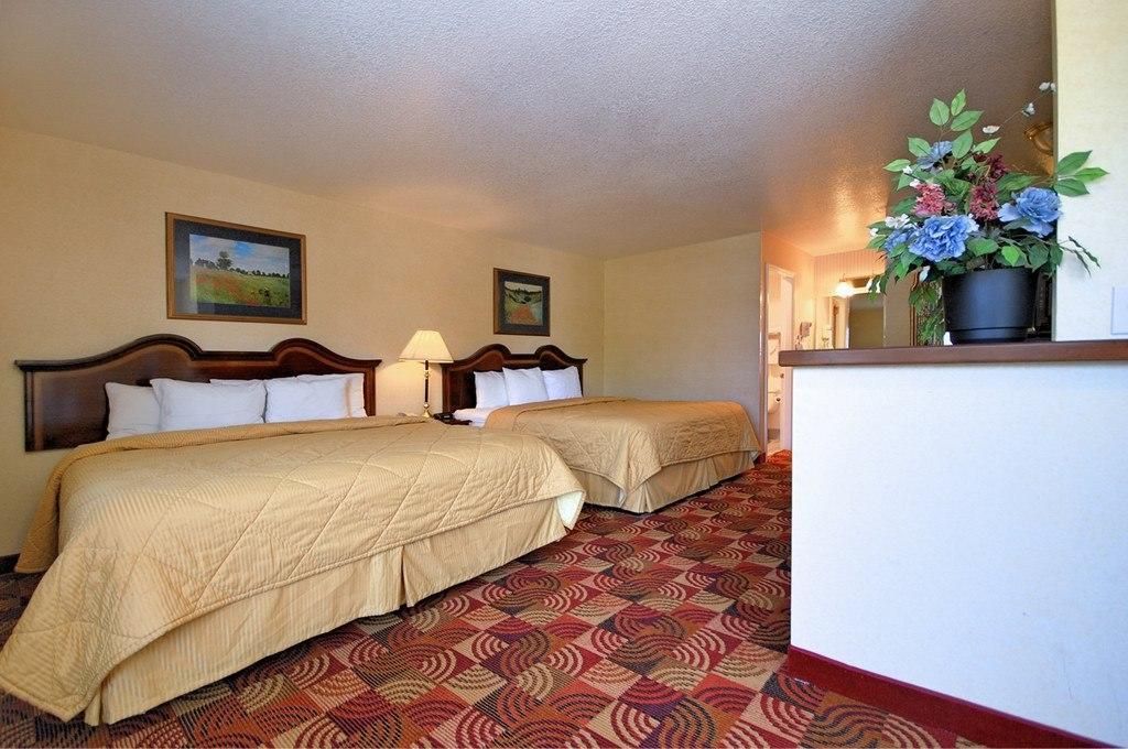 Comfort Near I-5 2* Red Bluff