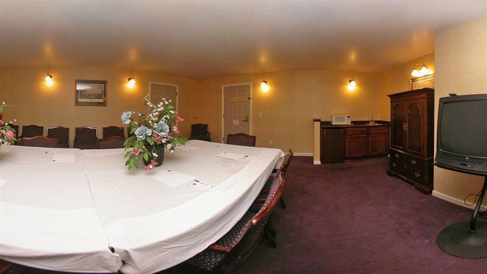 Comfort Near I-5 Hotel