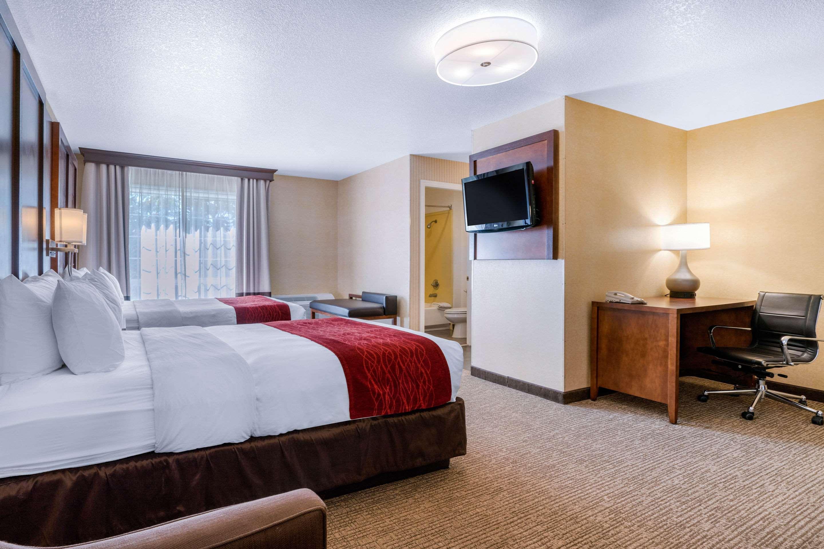Comfort Near I-5 Hotel 2*