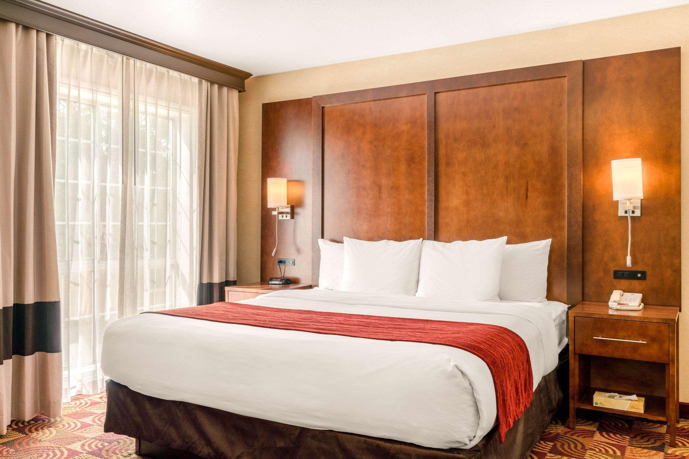 Comfort Near I-5 Hotel