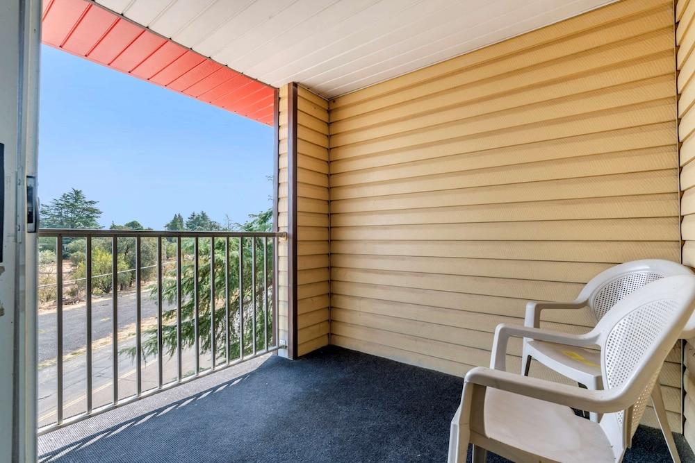 Comfort Near I-5 2* Red Bluff