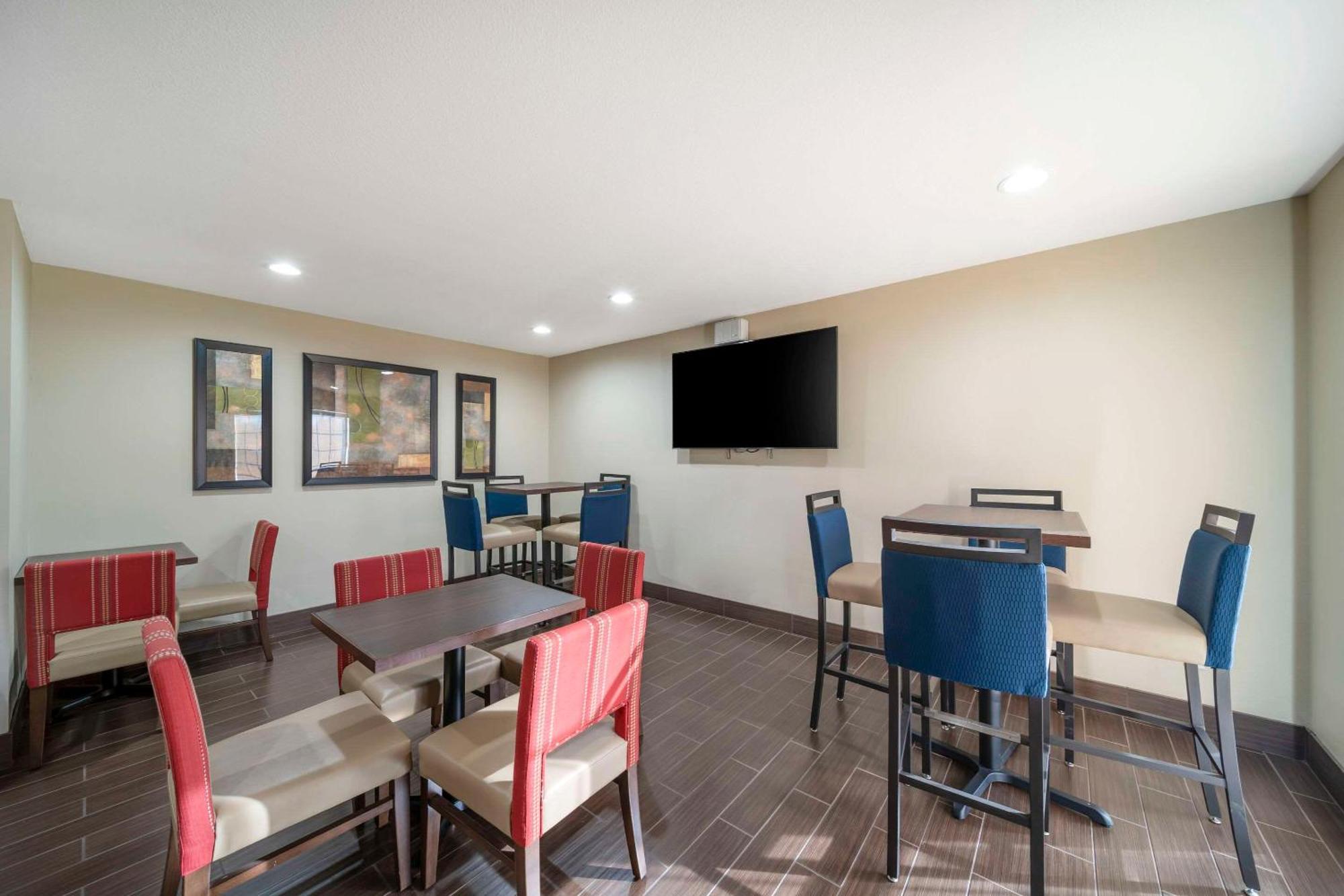 Hotel Comfort Near I-5