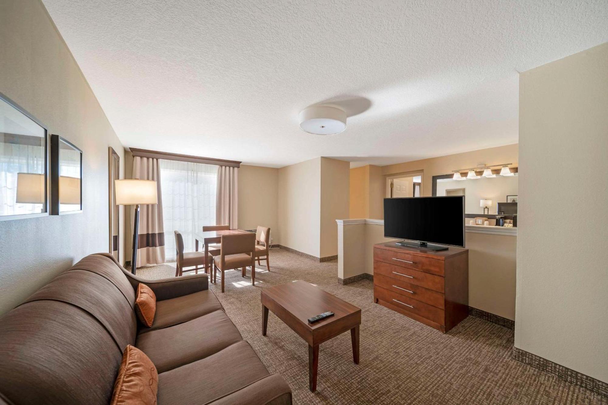 Comfort Near I-5 Hotel 2*