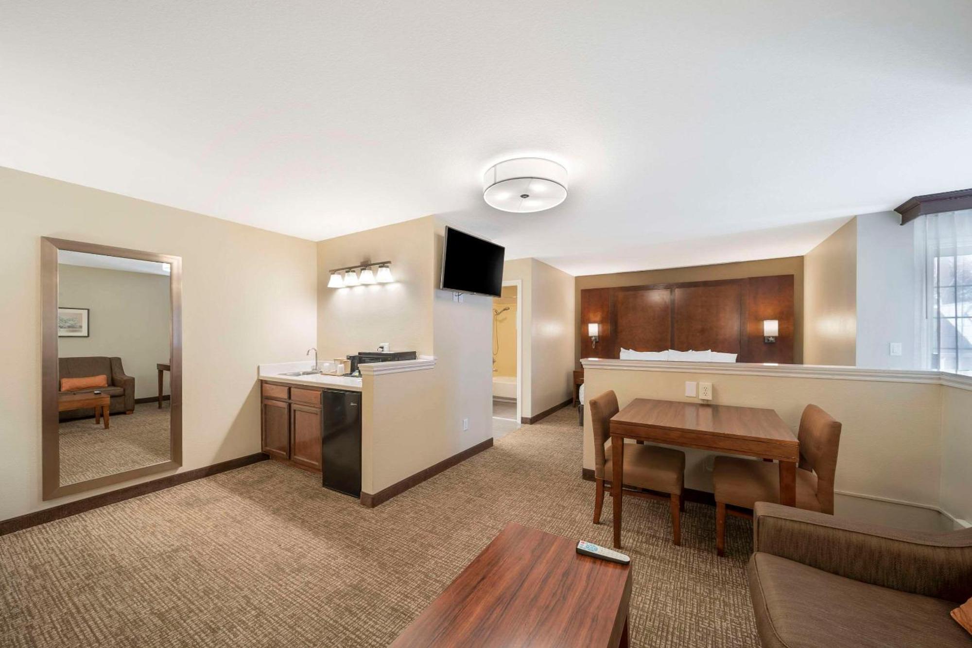 Hotel Comfort Near I-5 2*
