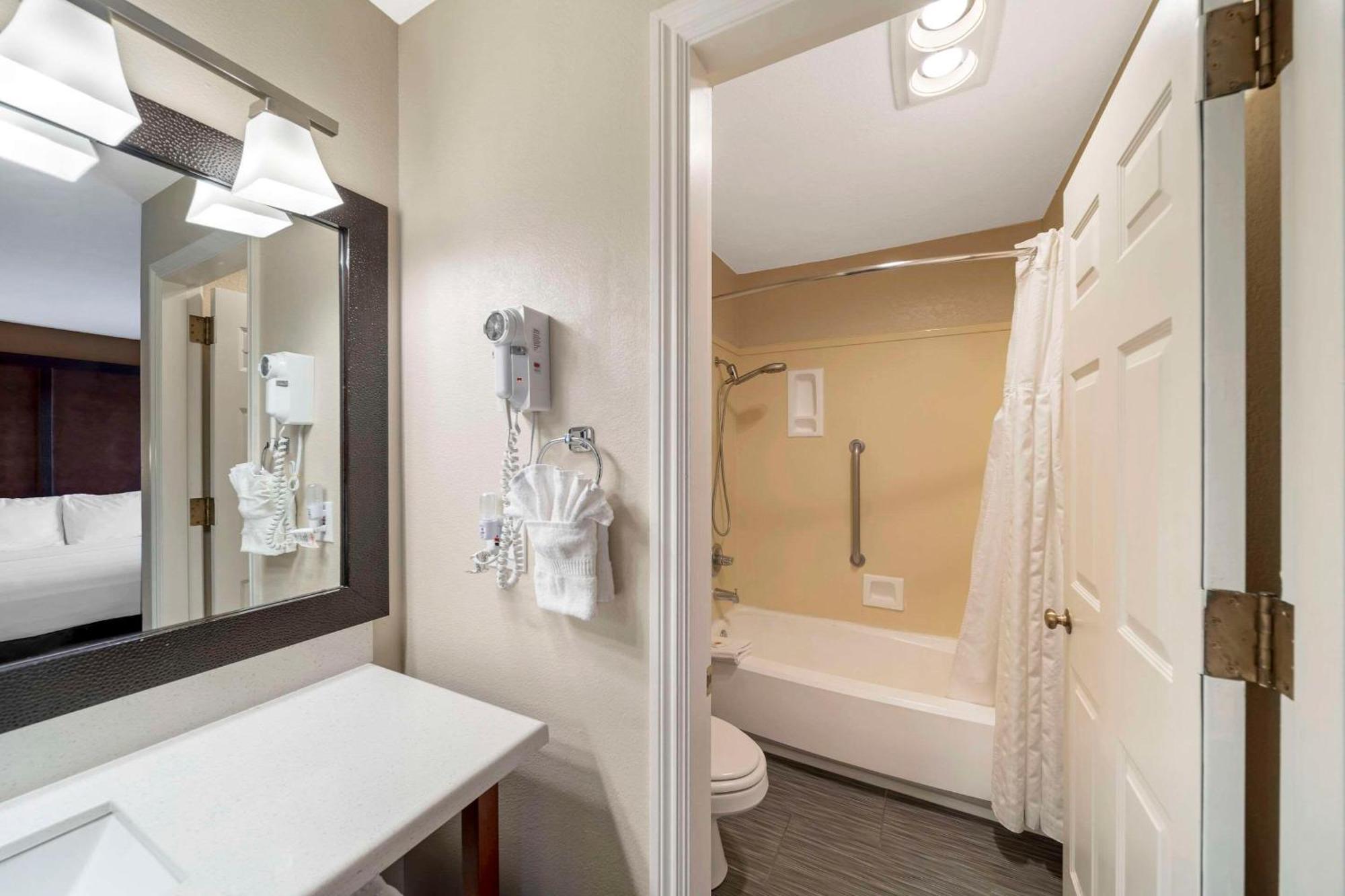 Hotel Comfort Near I-5 Red Bluff