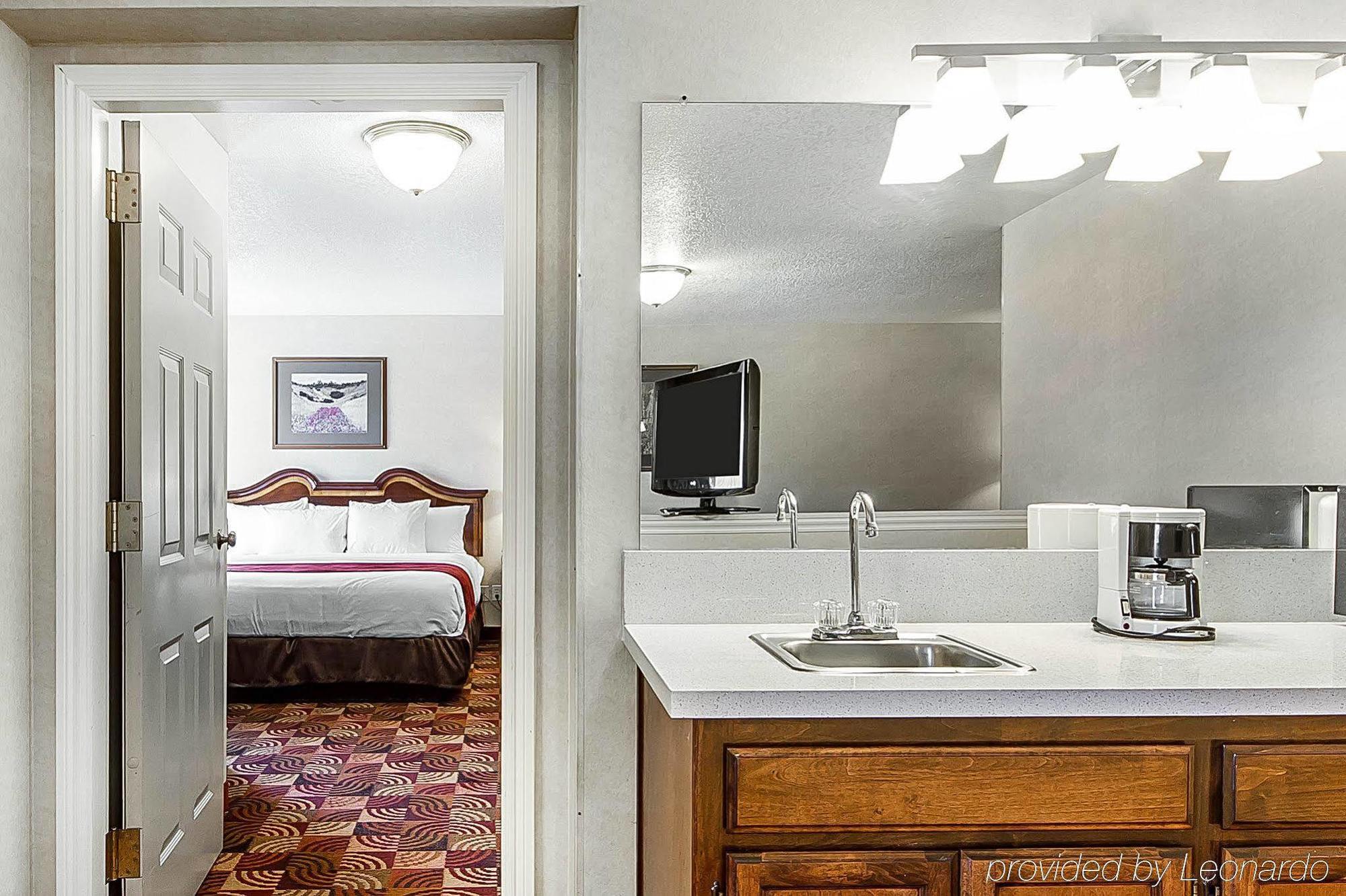 Hotel Comfort Near I-5 2*